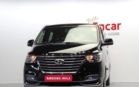 Hyundai Grand Starex Grand Starex I рестайлинг 2, 2020 год, 3 820 000 рублей, 2 фотография