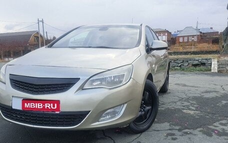 Opel Astra J, 2011 год, 585 000 рублей, 1 фотография