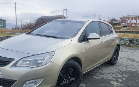 Opel Astra J, 2011 год, 585 000 рублей, 2 фотография