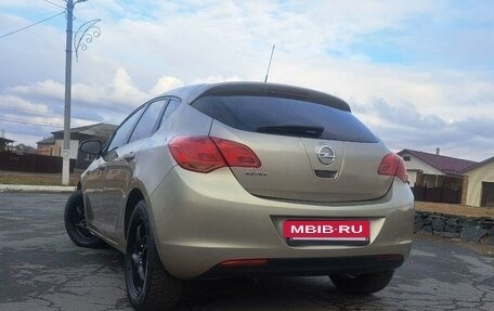 Opel Astra J, 2011 год, 585 000 рублей, 4 фотография