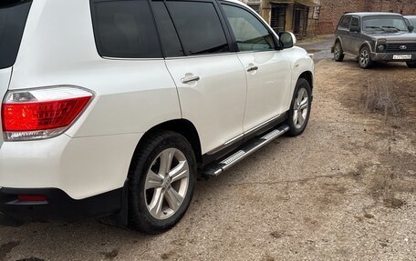 Toyota Highlander III, 2013 год, 2 500 000 рублей, 4 фотография