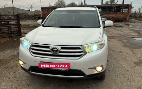 Toyota Highlander III, 2013 год, 2 500 000 рублей, 7 фотография