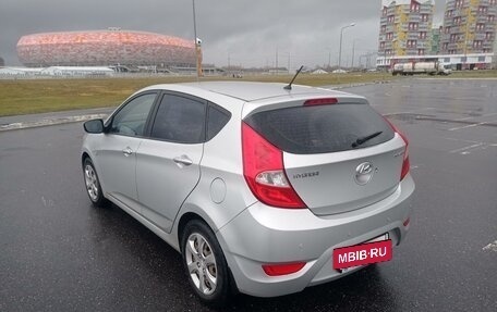 Hyundai Solaris II рестайлинг, 2011 год, 950 000 рублей, 2 фотография