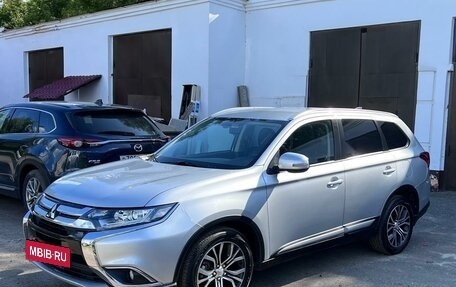 Mitsubishi Outlander III рестайлинг 3, 2017 год, 3 100 000 рублей, 4 фотография