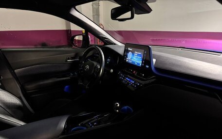 Toyota C-HR I рестайлинг, 2018 год, 2 700 000 рублей, 10 фотография