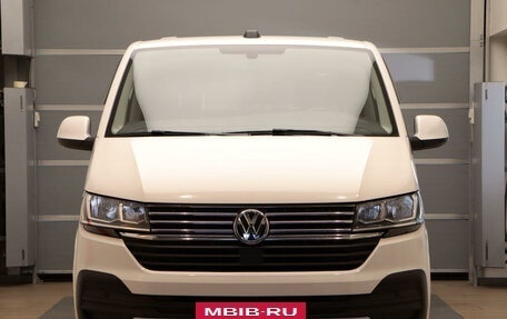 Volkswagen Caravelle T6 рестайлинг, 2021 год, 4 699 000 рублей, 2 фотография