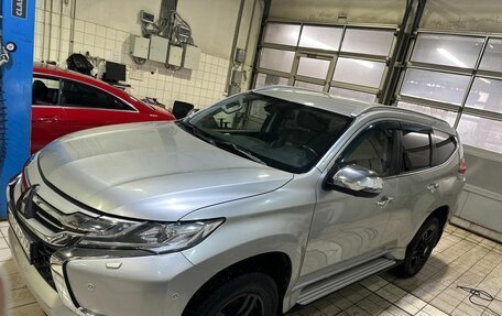 Mitsubishi Pajero Sport III рестайлинг, 2018 год, 3 197 000 рублей, 3 фотография