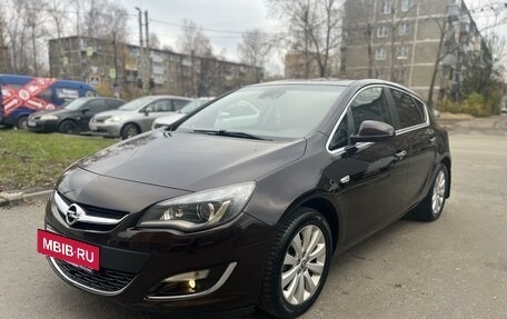 Opel Astra J, 2013 год, 950 000 рублей, 2 фотография