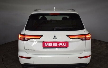 Mitsubishi Outlander, 2023 год, 5 750 000 рублей, 16 фотография