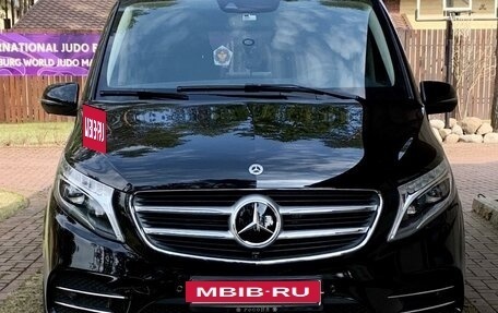 Mercedes-Benz V-Класс, 2018 год, 7 950 000 рублей, 2 фотография