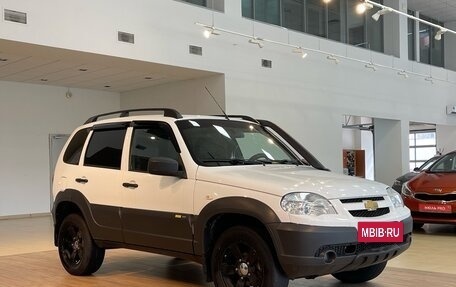 Chevrolet Niva I рестайлинг, 2016 год, 860 000 рублей, 3 фотография