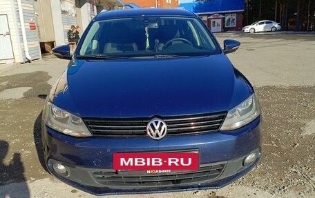 Volkswagen Jetta VI, 2011 год, 870 000 рублей, 2 фотография