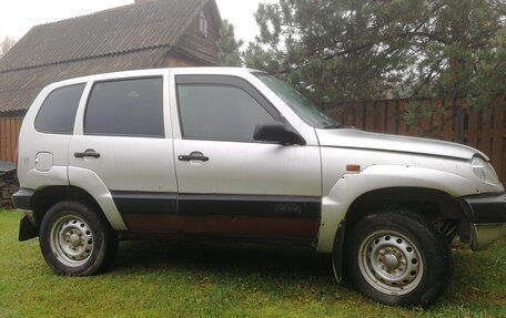 Chevrolet Niva I рестайлинг, 2004 год, 200 000 рублей, 1 фотография