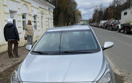 Hyundai Solaris II рестайлинг, 2011 год, 600 000 рублей, 1 фотография