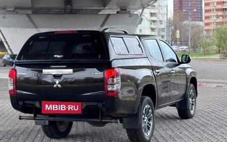 Mitsubishi L200 IV рестайлинг, 2019 год, 2 820 000 рублей, 4 фотография