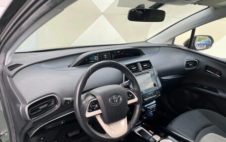 Toyota Prius IV XW50, 2016 год, 1 879 000 рублей, 7 фотография