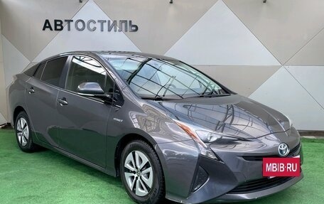 Toyota Prius IV XW50, 2016 год, 1 879 000 рублей, 2 фотография