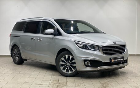 KIA Carnival III, 2017 год, 2 820 000 рублей, 3 фотография