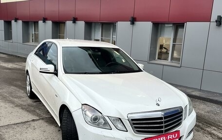 Mercedes-Benz E-Класс, 2011 год, 1 350 000 рублей, 2 фотография