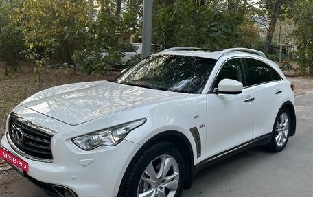 Infiniti QX70, 2013 год, 2 300 000 рублей, 5 фотография