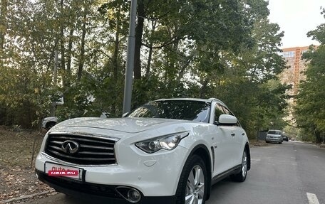 Infiniti QX70, 2013 год, 2 300 000 рублей, 6 фотография