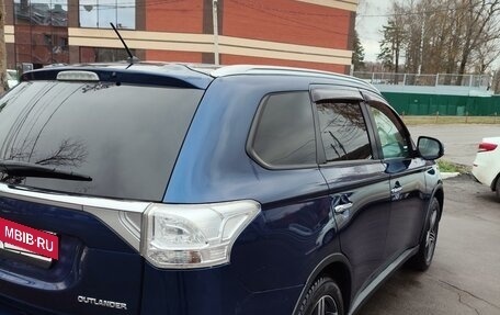 Mitsubishi Outlander III рестайлинг 3, 2014 год, 1 420 000 рублей, 2 фотография