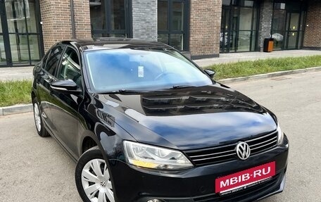 Volkswagen Jetta VI, 2013 год, 1 030 000 рублей, 2 фотография