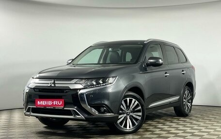 Mitsubishi Outlander III рестайлинг 3, 2021 год, 3 079 000 рублей, 1 фотография