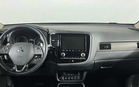 Mitsubishi Outlander III рестайлинг 3, 2021 год, 3 079 000 рублей, 14 фотография