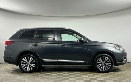 Mitsubishi Outlander III рестайлинг 3, 2021 год, 3 079 000 рублей, 4 фотография