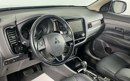 Mitsubishi Outlander III рестайлинг 3, 2021 год, 3 079 000 рублей, 11 фотография