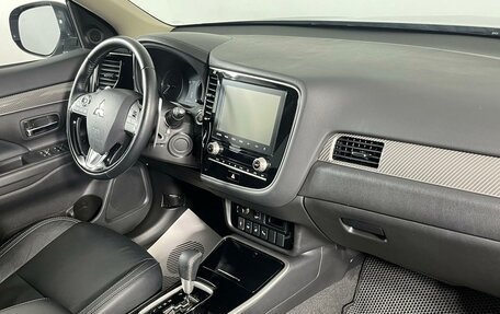 Mitsubishi Outlander III рестайлинг 3, 2021 год, 3 079 000 рублей, 13 фотография