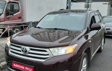 Toyota Highlander III, 2011 год, 1 800 000 рублей, 1 фотография