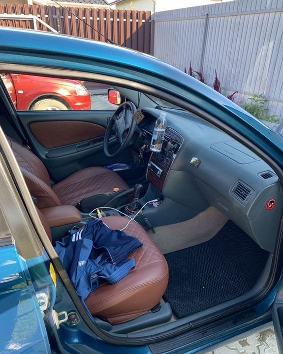 Toyota Avensis, 1998 год, 700 000 рублей, 10 фотография