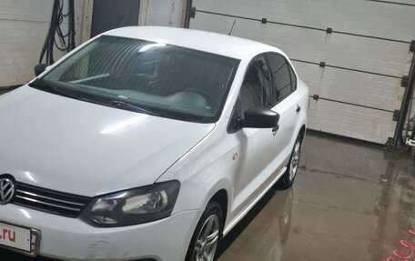 Volkswagen Polo VI (EU Market), 2013 год, 880 000 рублей, 3 фотография