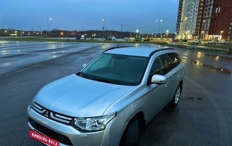 Mitsubishi Outlander III рестайлинг 3, 2013 год, 1 750 000 рублей, 9 фотография