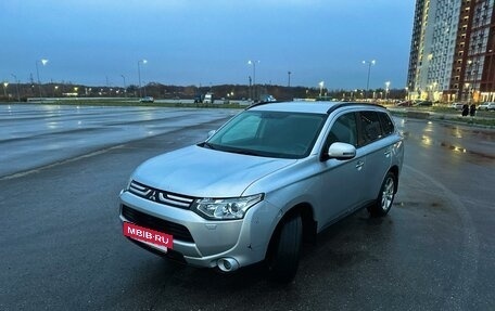 Mitsubishi Outlander III рестайлинг 3, 2013 год, 1 750 000 рублей, 6 фотография