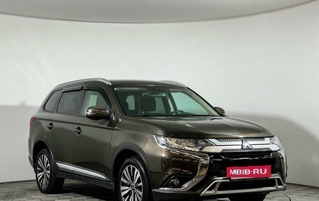 Mitsubishi Outlander III рестайлинг 3, 2018 год, 2 377 000 рублей, 3 фотография