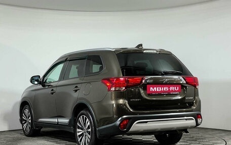 Mitsubishi Outlander III рестайлинг 3, 2018 год, 2 377 000 рублей, 7 фотография