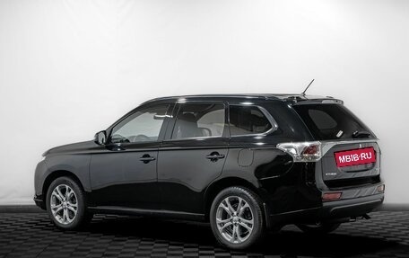 Mitsubishi Outlander III рестайлинг 3, 2013 год, 1 299 000 рублей, 2 фотография