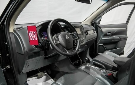 Mitsubishi Outlander III рестайлинг 3, 2013 год, 1 299 000 рублей, 8 фотография