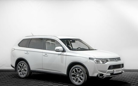 Mitsubishi Outlander III рестайлинг 3, 2014 год, 1 399 000 рублей, 2 фотография