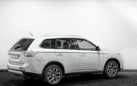 Mitsubishi Outlander III рестайлинг 3, 2014 год, 1 399 000 рублей, 3 фотография