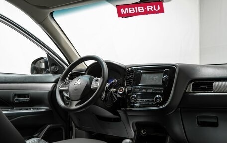 Mitsubishi Outlander III рестайлинг 3, 2014 год, 1 399 000 рублей, 5 фотография