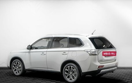 Mitsubishi Outlander III рестайлинг 3, 2014 год, 1 399 000 рублей, 4 фотография