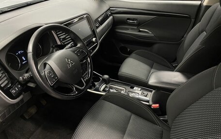 Mitsubishi Outlander III рестайлинг 3, 2021 год, 2 790 000 рублей, 8 фотография