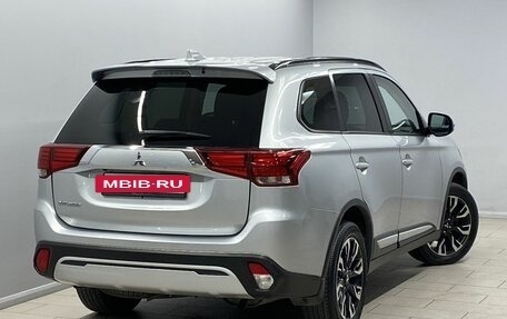 Mitsubishi Outlander III рестайлинг 3, 2021 год, 2 790 000 рублей, 4 фотография