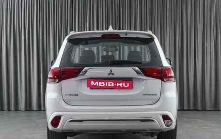 Mitsubishi Outlander III рестайлинг 3, 2022 год, 3 799 000 рублей, 4 фотография