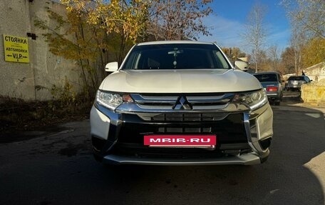 Mitsubishi Outlander III рестайлинг 3, 2015 год, 2 200 000 рублей, 2 фотография