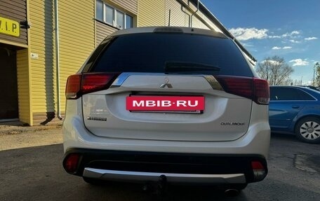 Mitsubishi Outlander III рестайлинг 3, 2015 год, 2 200 000 рублей, 17 фотография